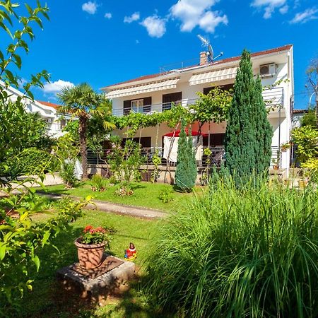 Apartment Maria Малинска Экстерьер фото