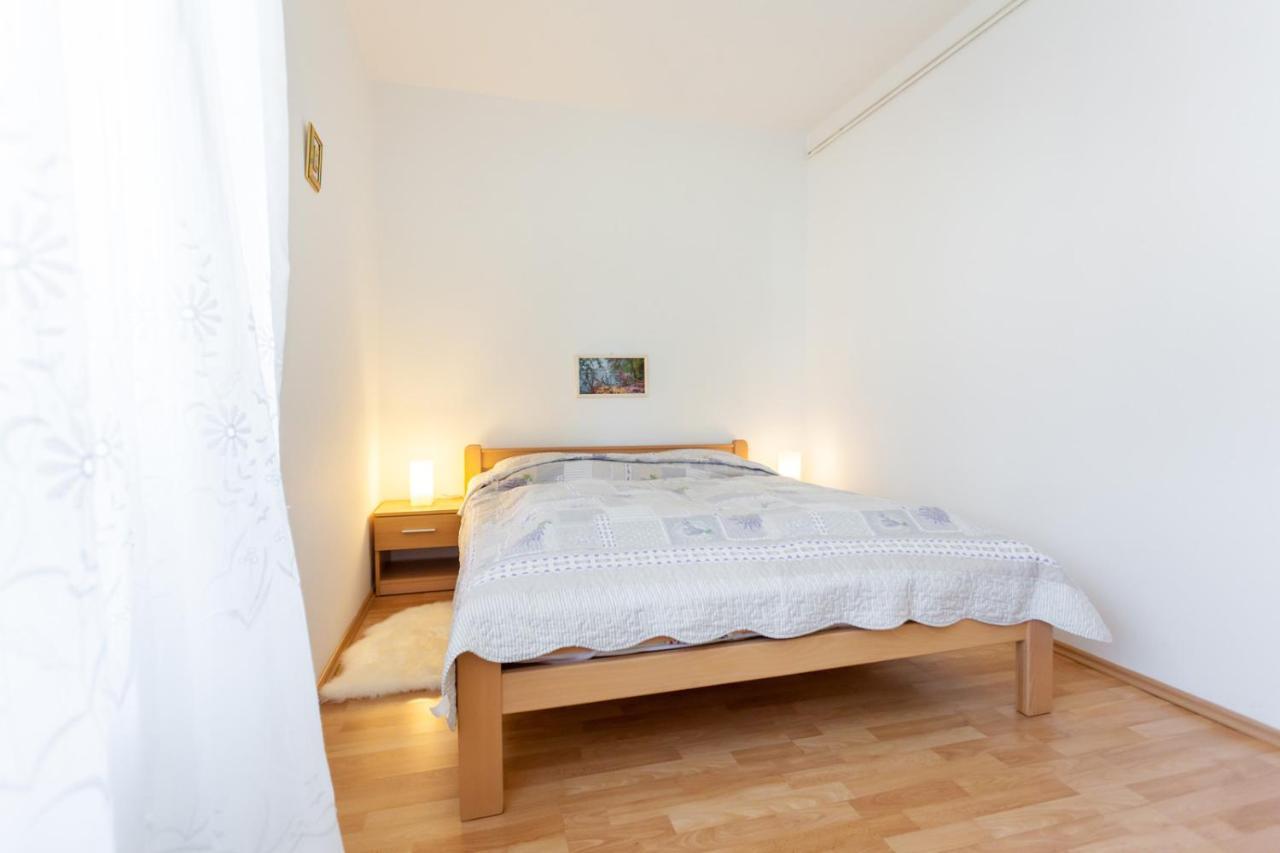 Apartment Maria Малинска Экстерьер фото
