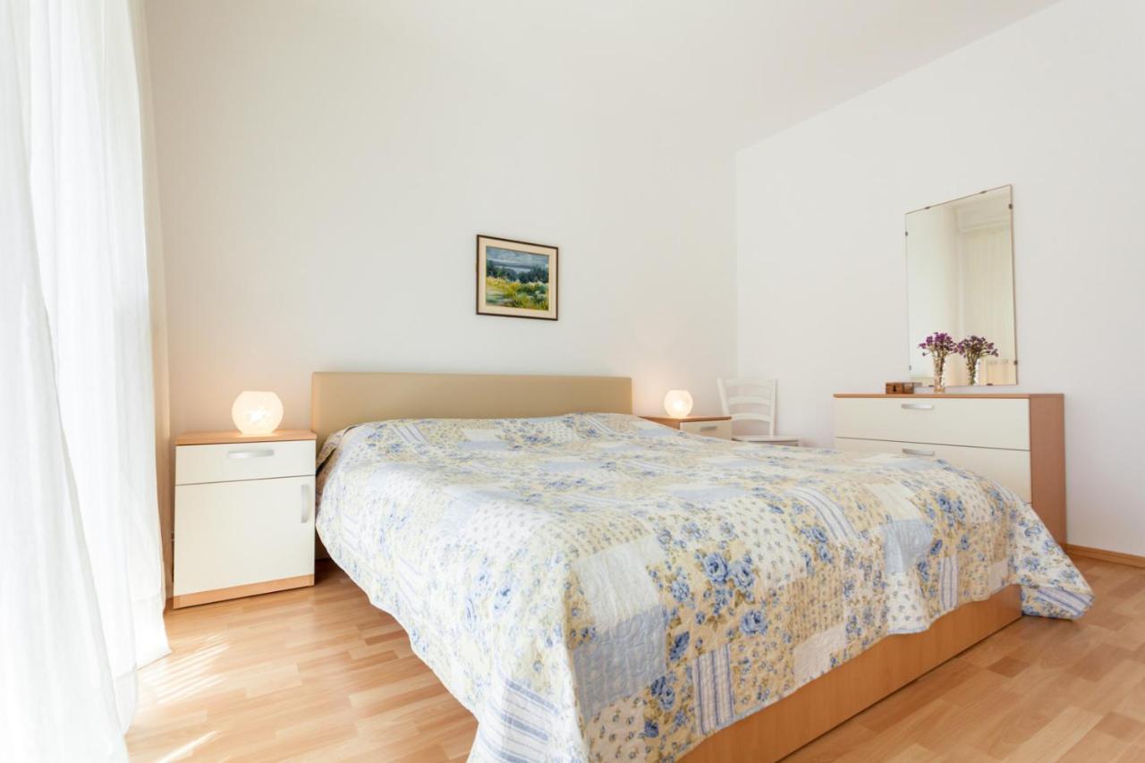 Apartment Maria Малинска Экстерьер фото