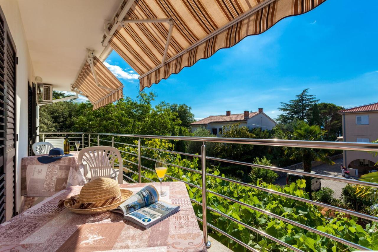 Apartment Maria Малинска Экстерьер фото